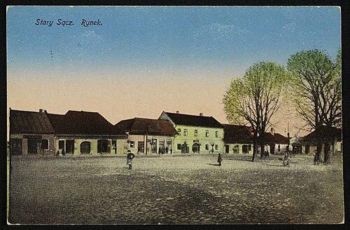 Náměstí na kolorované pohlednici z let 1916–1923
